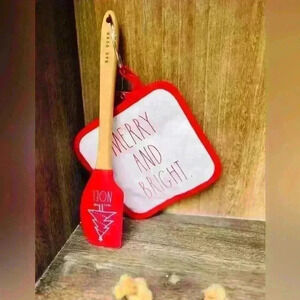 NEW Rae Dunn Measurements Spatula & Potholder SET on binder Ring MERRY & BRIGHT